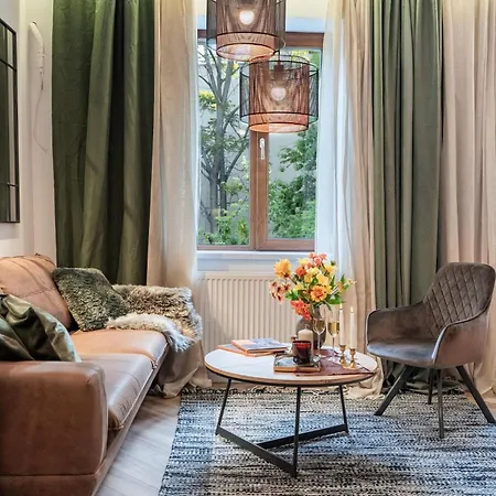The Point Boutique In The Center Apartment *